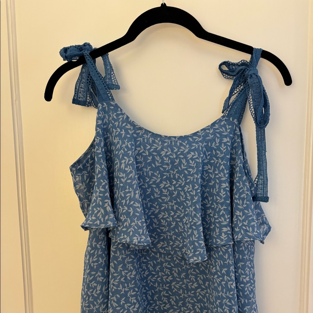 Super cute blue tunic top